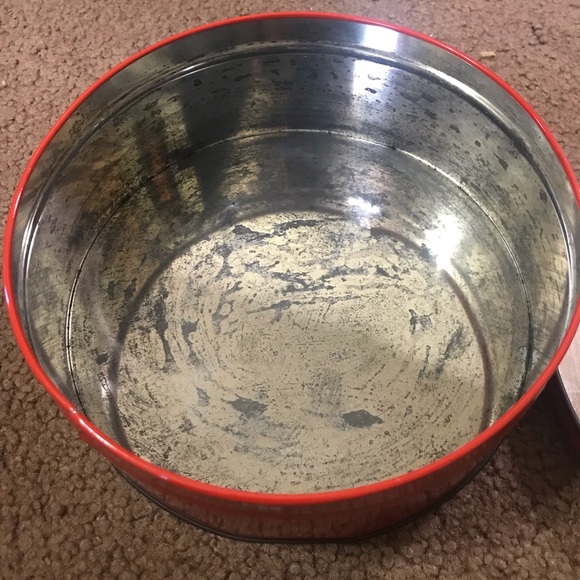 Vintage 1940s, 1950s and 1960s Decorative Christmas Metal Tins. Set of 3 - Picture 7 of 13